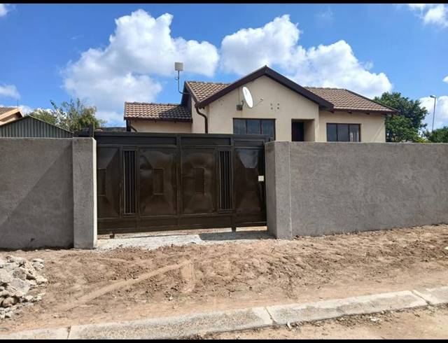 3 BEDROOM HOUSE FOR SALE IN OLIEVENHOUTBOS